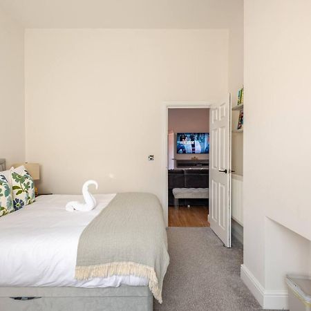 Stylish Flat In Central Location With Free Parking Swindon Exteriér fotografie
