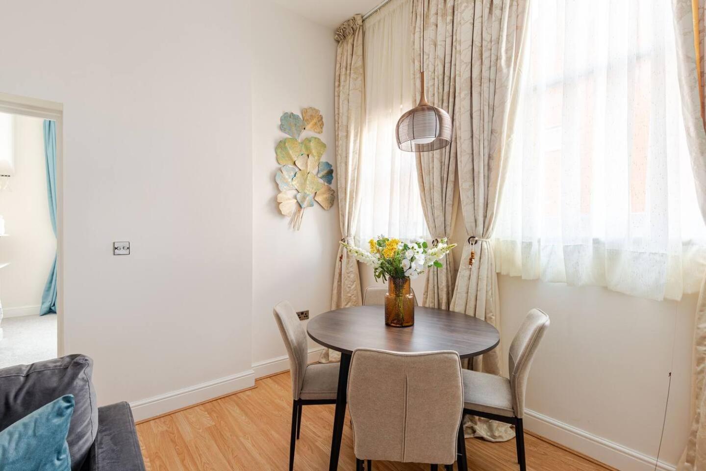Stylish Flat In Central Location With Free Parking Swindon Exteriér fotografie