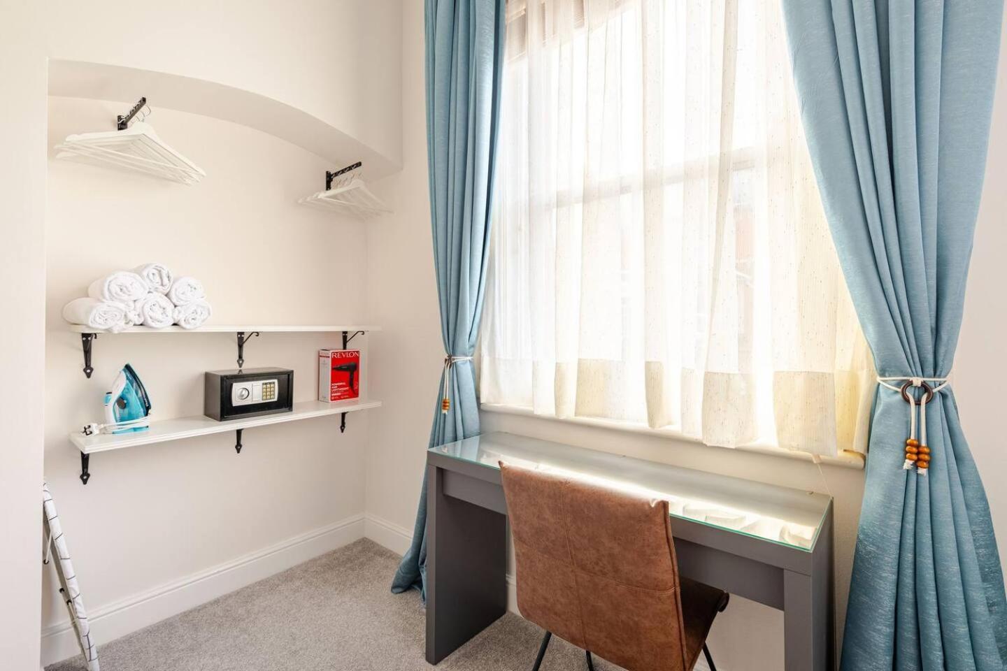 Stylish Flat In Central Location With Free Parking Swindon Exteriér fotografie