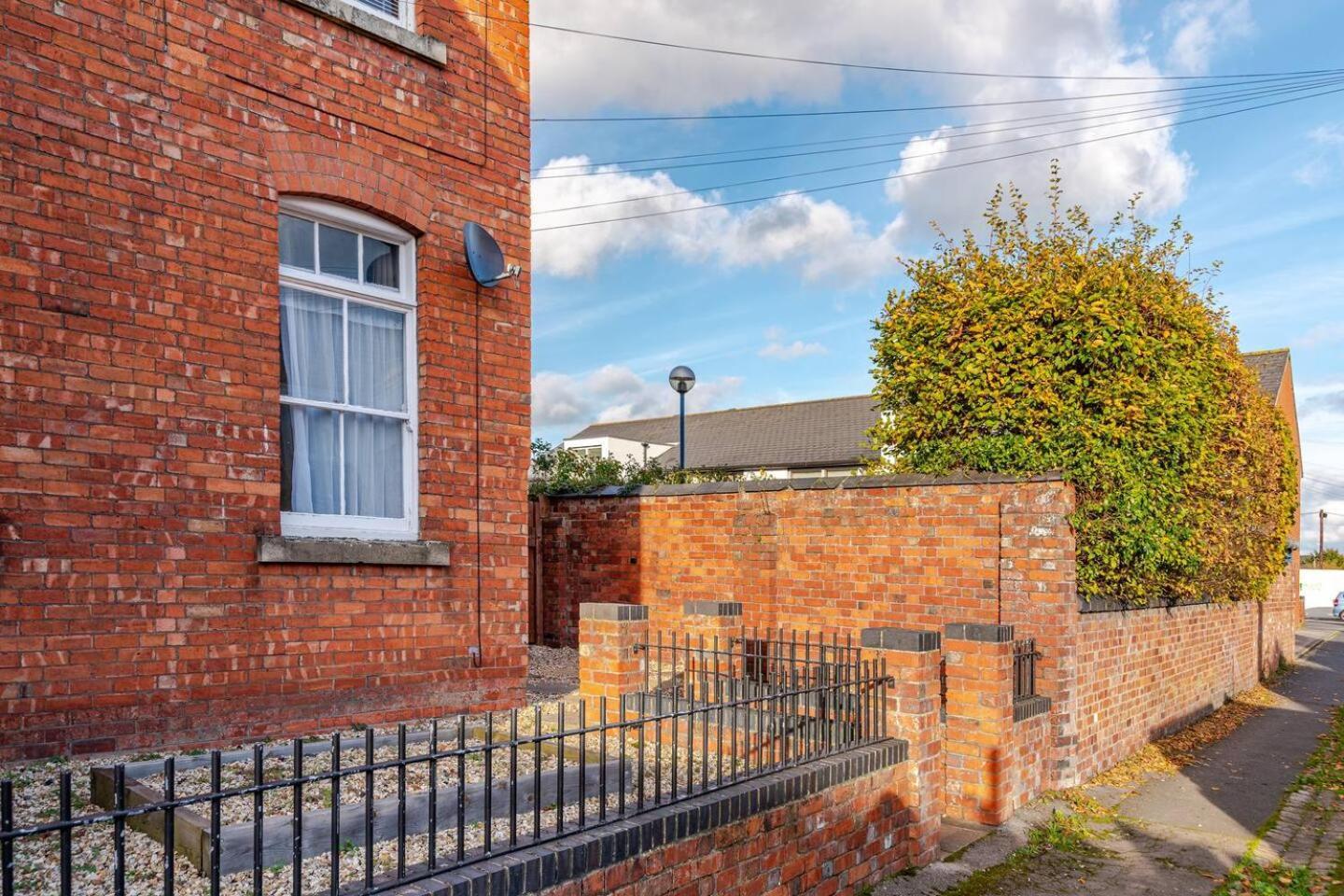 Stylish Flat In Central Location With Free Parking Swindon Exteriér fotografie