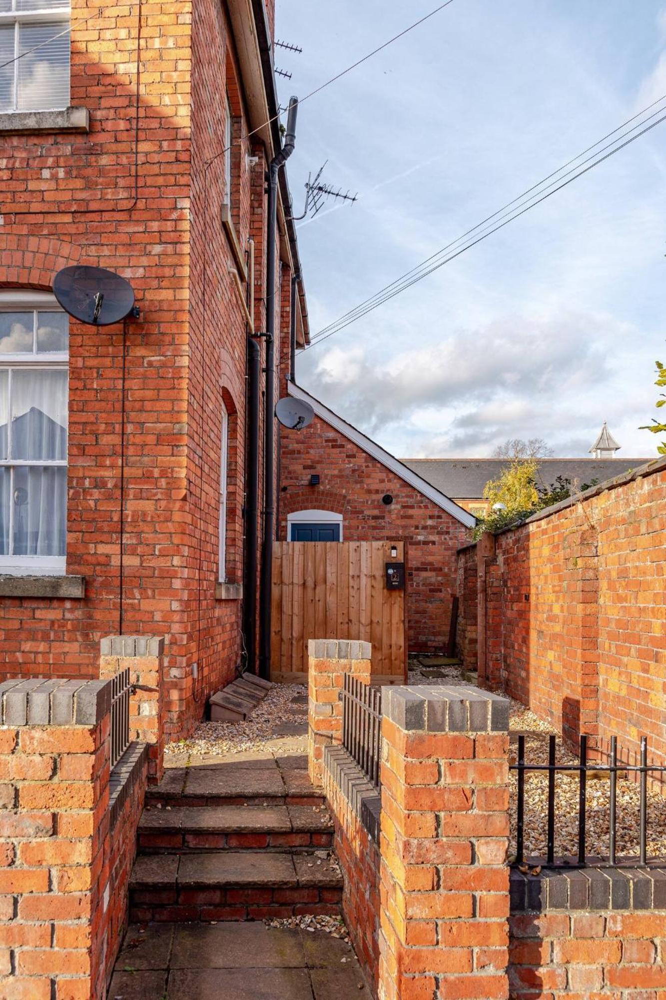 Stylish Flat In Central Location With Free Parking Swindon Exteriér fotografie
