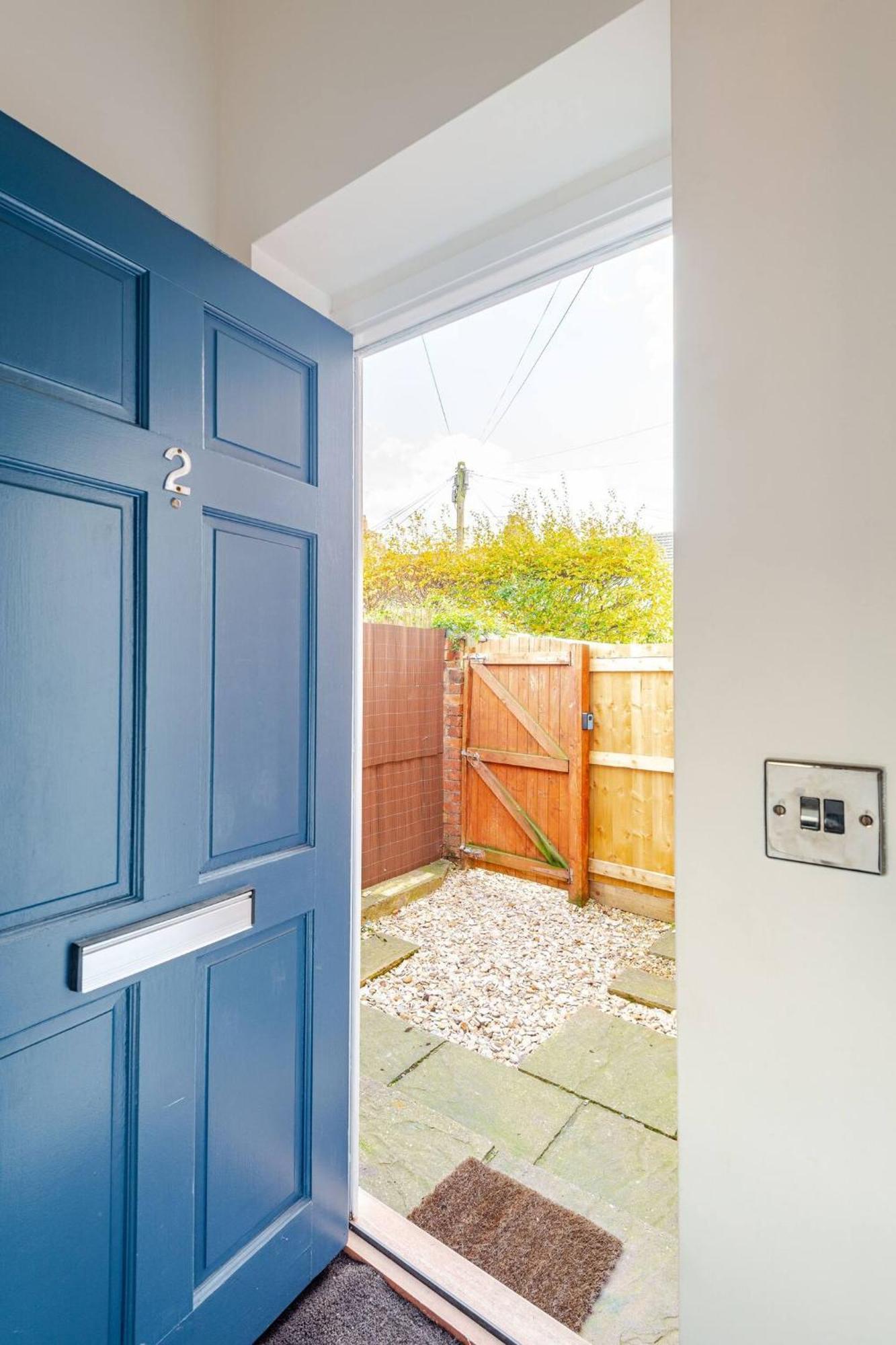 Stylish Flat In Central Location With Free Parking Swindon Exteriér fotografie